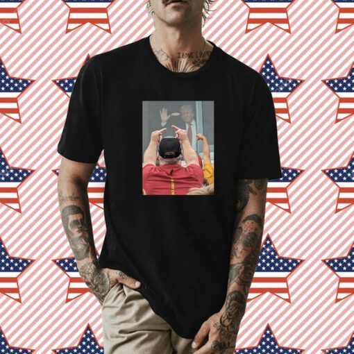 This Picture Of Donald Trump Getting The Middle Finger Tee Shirt