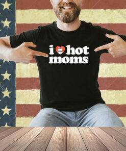 Official I Heart Hot Moms X Hooters T-Shirt