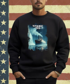 Titanic Sinking Boat Ship Hit Iceberg in 1912 Memorabilia T-Shirt