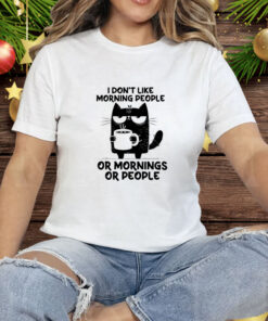 Black cat drink coffee I don’t like morning people or mornings or people Tee Shirt